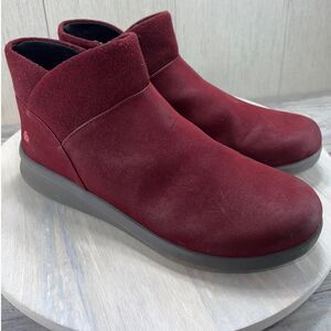 Clarks Women's 12W Minimalist Burgundy Cloud Stepper Soft Cushion Ankle Boots